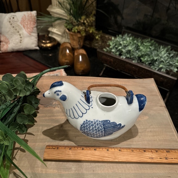 Chinese Blue & White Hand-Painted Porcelain Chicken Teapot. - Picture 7 of 9
